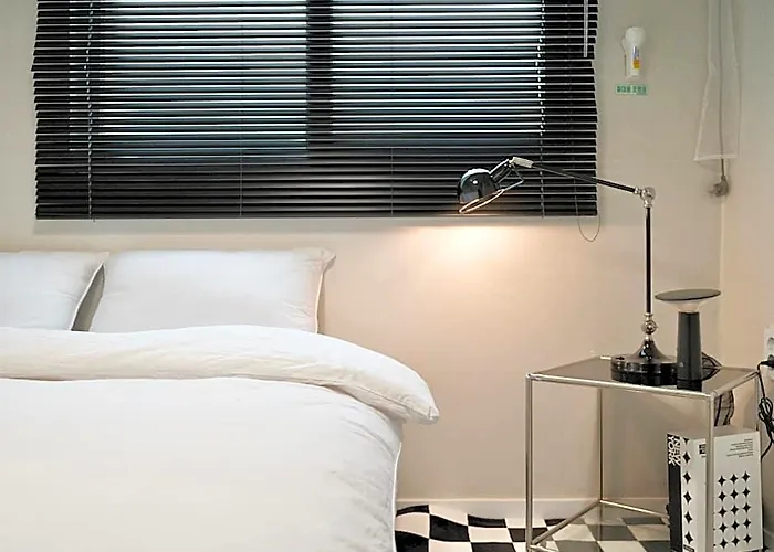 Hotel New! Urban Hideout #4beds #newlyremodeled #cookingavailable #family #gathering #mangwonhongdae 3*
