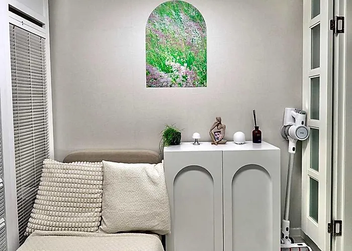 New! Urban Hideout #4beds #newlyremodeled #cookingavailable #family #gathering #mangwonhongdae 3* Seoel