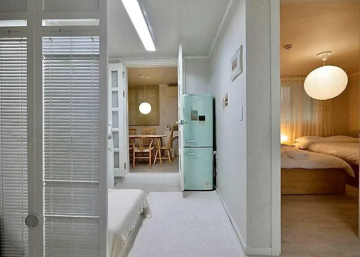 New! Urban Hideout #4beds #newlyremodeled #cookingavailable #family #gathering #mangwonhongdae Hotel