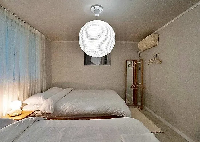 New! Urban Hideout #4beds #newlyremodeled #cookingavailable #family #gathering #mangwonhongdae Hotel